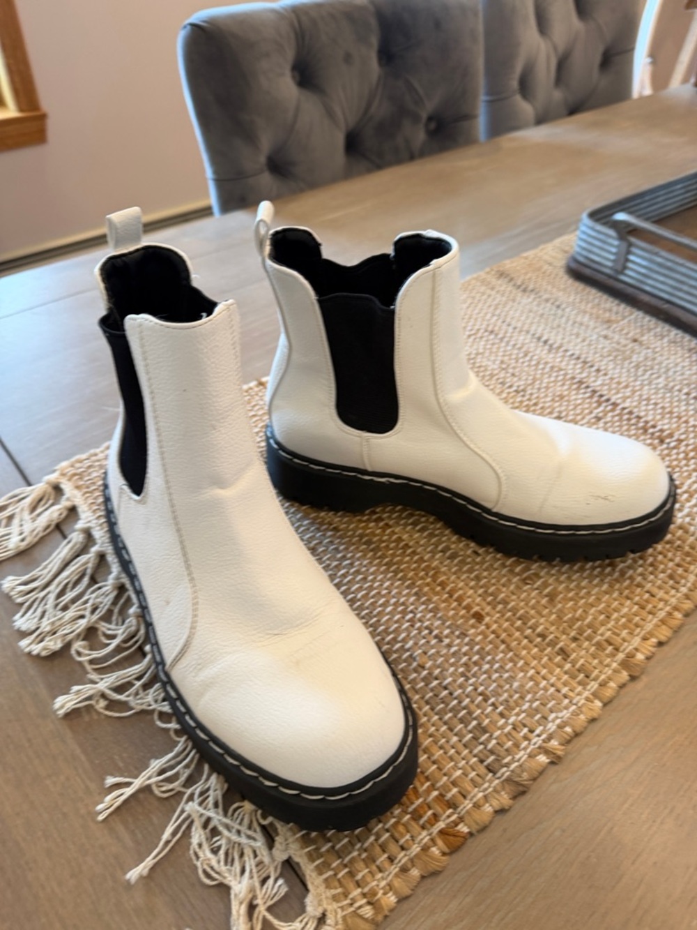 Sincerly Jules White Chelsea Boots with Black Elastic Panels